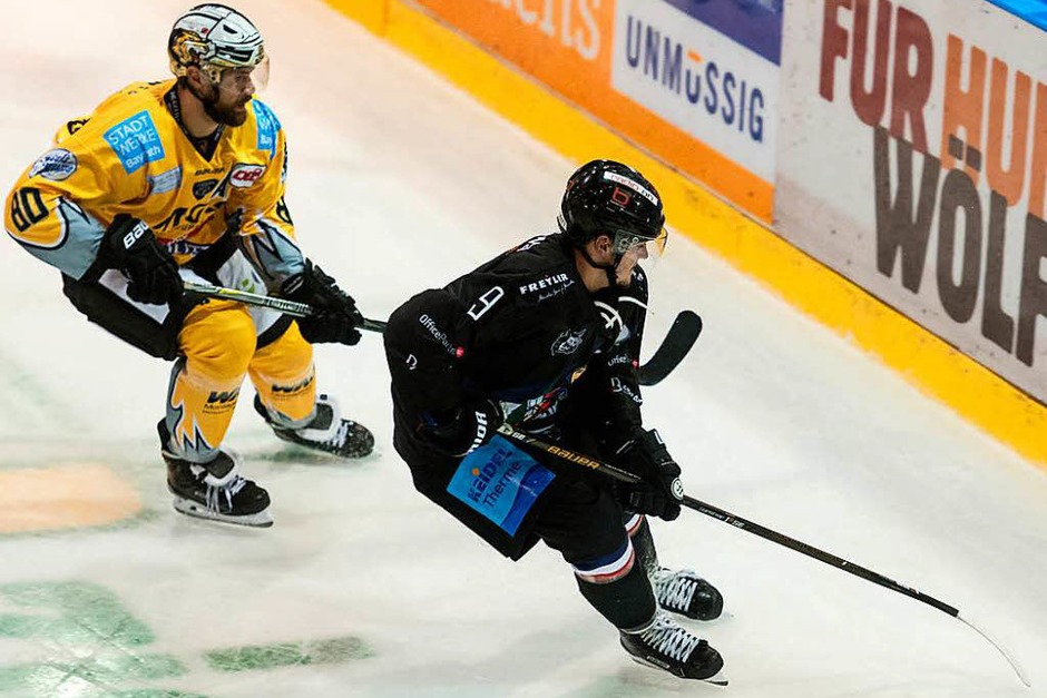 Auftakt gelungen: Der EHC Freiburg bezwingt den EHC Bayreuth im ersten Saisonspiel. (Foto: Patrick Seeger) Auftakt gelungen: Der EHC Freiburg bezwingt den EHC Bayreuth im ersten Saisonspiel. (Foto: Patrick Seeger)