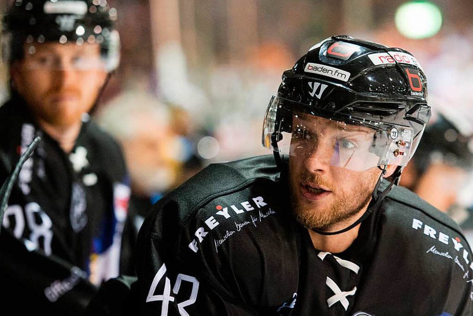 Auftakt gelungen: Der EHC Freiburg bezwingt den EHC Bayreuth im ersten Saisonspiel. (Foto: Patrick Seeger) Auftakt gelungen: Der EHC Freiburg bezwingt den EHC Bayreuth im ersten Saisonspiel. (Foto: Patrick Seeger)