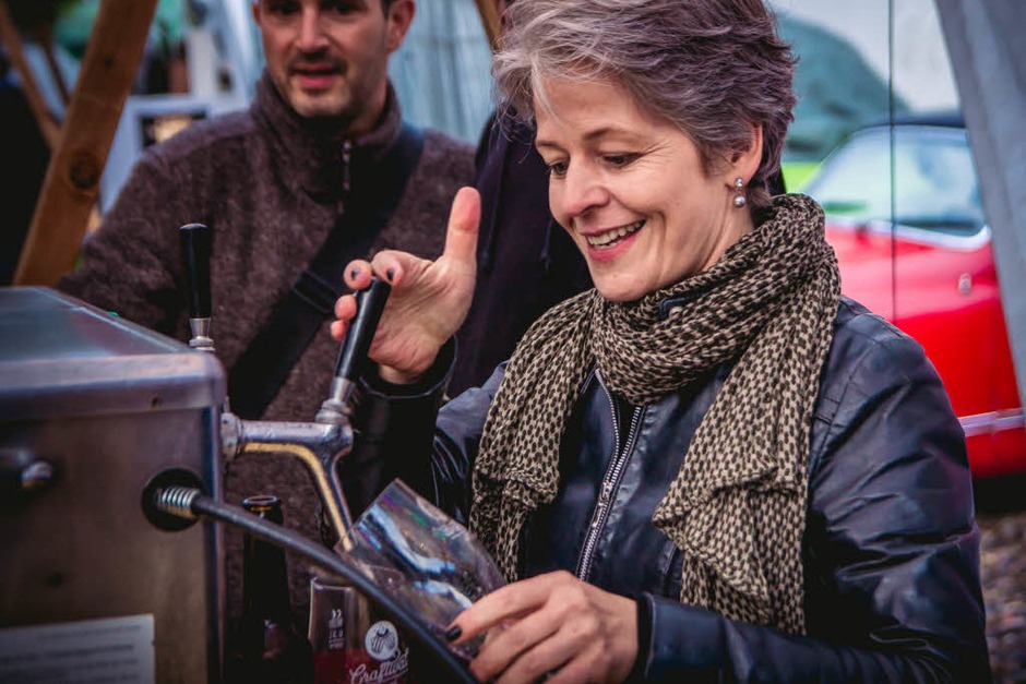 Trübe Stimmung am Himmel, aber jede Menge Bier gab es beim Craftival auf dem ehemaligen Schmitz-Katze-Gelände. (Foto: Julia Klaus) Trübe Stimmung am Himmel, aber jede Menge Bier gab es beim Craftival auf dem ehemaligen Schmitz-Katze-Gelände. (Foto: Julia Klaus)