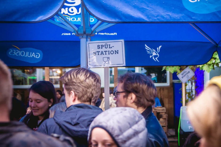 Trübe Stimmung am Himmel, aber jede Menge Bier gab es beim Craftival auf dem ehemaligen Schmitz-Katze-Gelände. (Foto: Julia Klaus) Trübe Stimmung am Himmel, aber jede Menge Bier gab es beim Craftival auf dem ehemaligen Schmitz-Katze-Gelände. (Foto: Julia Klaus)
