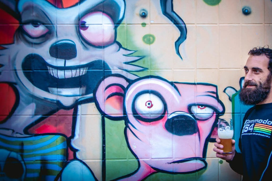 Trübe Stimmung am Himmel, aber jede Menge Bier gab es beim Craftival auf dem ehemaligen Schmitz-Katze-Gelände. (Foto: Julia Klaus) Trübe Stimmung am Himmel, aber jede Menge Bier gab es beim Craftival auf dem ehemaligen Schmitz-Katze-Gelände. (Foto: Julia Klaus)
