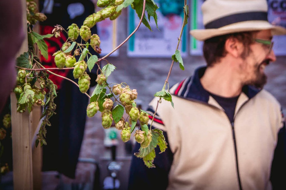 Trübe Stimmung am Himmel, aber jede Menge Bier gab es beim Craftival auf dem ehemaligen Schmitz-Katze-Gelände. (Foto: Julia Klaus) Trübe Stimmung am Himmel, aber jede Menge Bier gab es beim Craftival auf dem ehemaligen Schmitz-Katze-Gelände. (Foto: Julia Klaus)