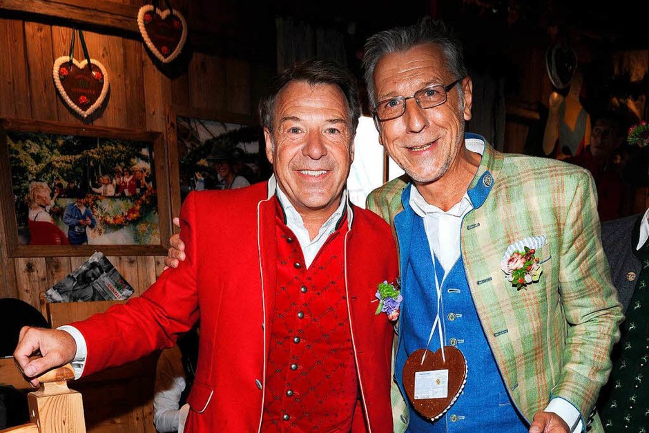 Im München ist wieder Oktoberfest. Der Start war in diesem Jahr reichlich verregnet – der guten Laune tat das keinen Abbruch. Auch die hohen Sicherheitsvorkehrungen nicht. (Foto: dpa) Im München ist wieder Oktoberfest. Der Start war in diesem Jahr reichlich verregnet – der guten Laune tat das keinen Abbruch. Auch die hohen Sicherheitsvorkehrungen nicht. (Foto: dpa)