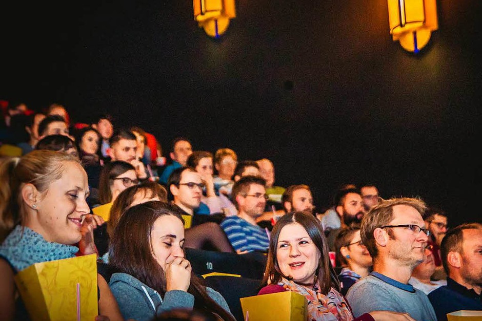 fudders "Club der Freunde" veranstaltete die dritte Freiburger Filmnacht im Cinemaxx. Gezeigt wurde der Film "Weit." von Gwen Weisser und Patrick Allgeier. Die beiden waren bei der Vorführung dabei und beantworteten Fragen. (Foto: Julia Klaus) fudders "Club der Freunde" veranstaltete die dritte Freiburger Filmnacht im Cinemaxx. Gezeigt wurde der Film "Weit." von Gwen Weisser und Patrick Allgeier. Die beiden waren bei der Vorführung dabei und beantworteten Fragen. (Foto: Julia Klaus)