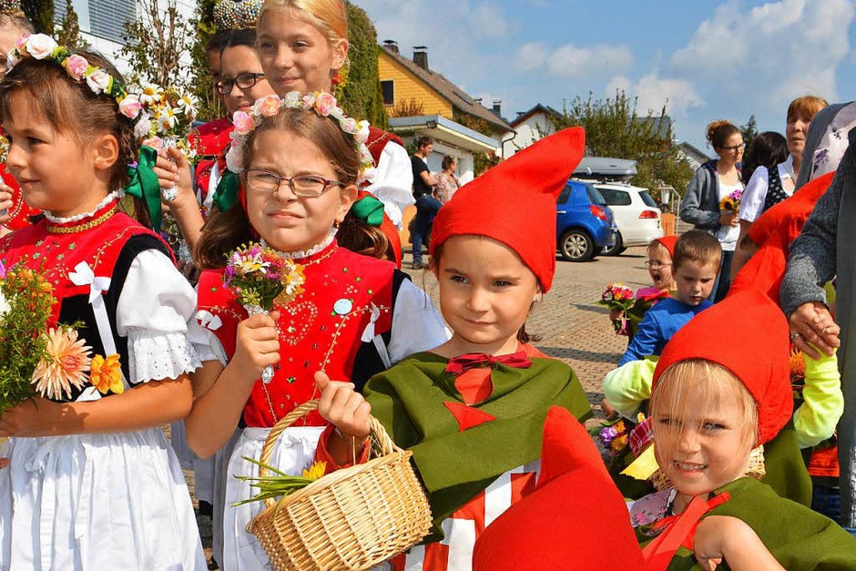 Farbenprächtig war der traditionelle Umzug zum Erntedank am Sonntag in Görwihl. (Foto: Sandhya Hasswani) Farbenprächtig war der traditionelle Umzug zum Erntedank am Sonntag in Görwihl. (Foto: Sandhya Hasswani)