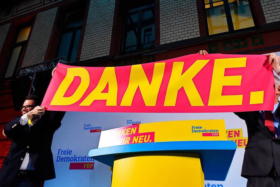 Danke-Plakat bei der FDP im Hans-Dietrich-Genscher-Haus in Berlin (Foto: dpa) Danke-Plakat bei der FDP im Hans-Dietrich-Genscher-Haus in Berlin (Foto: dpa)