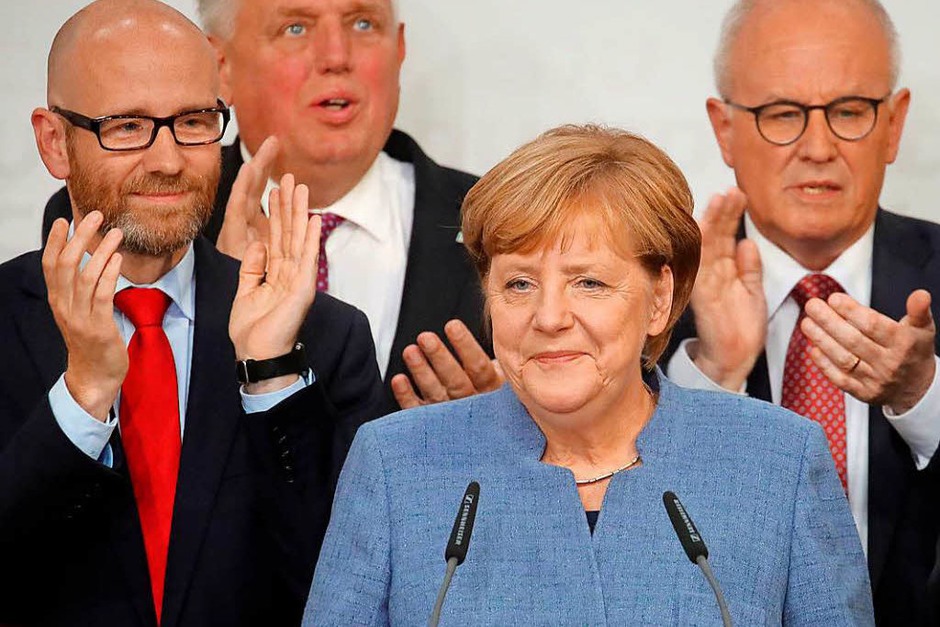 Angela Merkel in Berlin. V.l.: CDU-Generalsekretär, Peter Tauber, Karl-Josef Laumann und Unions-Fraktionsvorsitzender Volker Kauder. (Foto: dpa) Angela Merkel in Berlin. V.l.: CDU-Generalsekretär, Peter Tauber, Karl-Josef Laumann und Unions-Fraktionsvorsitzender Volker Kauder. (Foto: dpa)