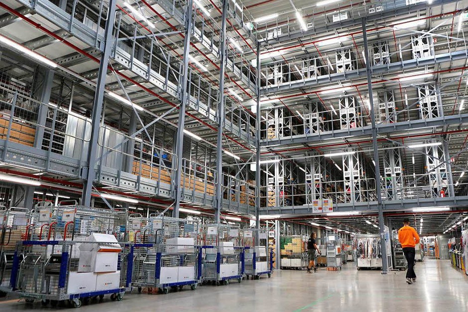 Zalando in Lahr: Bilder vom Tag der offiziellen Eröffnung des neuen Logistikzentrums. (Foto: Christoph Breithaupt) Zalando in Lahr: Bilder vom Tag der offiziellen Eröffnung des neuen Logistikzentrums. (Foto: Christoph Breithaupt)