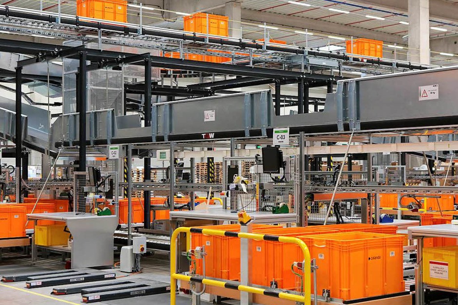 Zalando in Lahr: Bilder vom Tag der offiziellen Eröffnung des neuen Logistikzentrums. (Foto: Christoph Breithaupt) Zalando in Lahr: Bilder vom Tag der offiziellen Eröffnung des neuen Logistikzentrums. (Foto: Christoph Breithaupt)