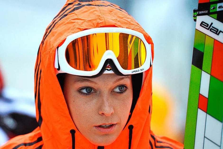 „Ski-Haserl zeigen, was unter den Anoraks stecken“, schrieb ein Klatschblatt, nachdem sich Skispringerin Melanie Faißt 2013 für den Playboy ausgezogen hatte. (Foto: dpa) „Ski-Haserl zeigen, was unter den Anoraks stecken“, schrieb ein Klatschblatt, nachdem sich Skispringerin Melanie Faißt 2013 für den Playboy ausgezogen hatte. (Foto: dpa)