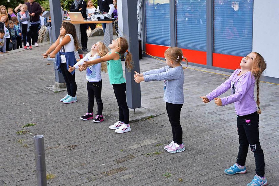 Am verkaufsoffenen Sonntag gab es großes Interesse an der Leistungs- und Gewerbeschau in der Schildgasse (Foto: Horatio Gollin) Am verkaufsoffenen Sonntag gab es großes Interesse an der Leistungs- und Gewerbeschau in der Schildgasse (Foto: Horatio Gollin)