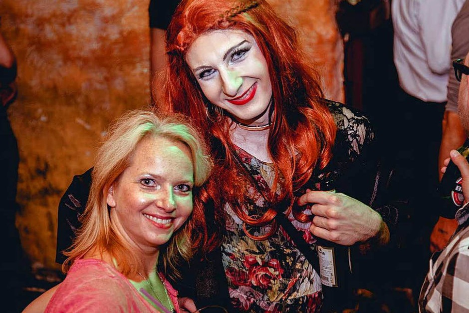 Bei der Veranstaltung "I love Knutschen" im Harmonie Gewölbekeller dreht sich alles um die Liebe. (Foto: Julia Klaus) Bei der Veranstaltung "I love Knutschen" im Harmonie Gewölbekeller dreht sich alles um die Liebe. (Foto: Julia Klaus)