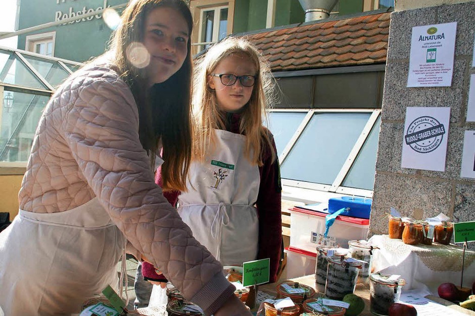 Impressionen vom Apfelmarkt in Laufenburg und der hela in der Schweizer Schwesterstadt. (Foto: Charlotte Fröse) Impressionen vom Apfelmarkt in Laufenburg und der hela in der Schweizer Schwesterstadt. (Foto: Charlotte Fröse)