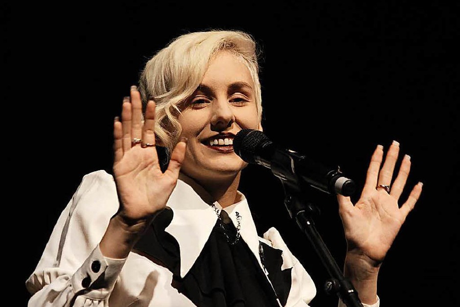Lisa Eckhart eröffnete die Kulturwoche am Donnerstag, 5. Oktober (hier bei einem Auftritt beim Grenzenlos-Festival in Freiburg im Januar) (Foto: Wolfgang Grabherr) Lisa Eckhart eröffnete die Kulturwoche am Donnerstag, 5. Oktober (hier bei einem Auftritt beim Grenzenlos-Festival in Freiburg im Januar) (Foto: Wolfgang Grabherr)