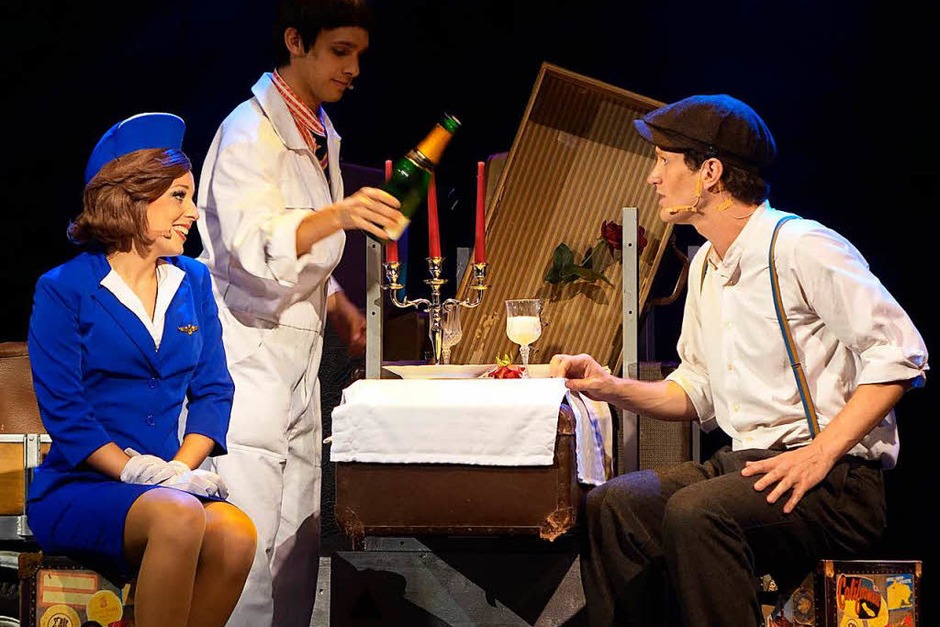 Turbulenter Flug: Das Musical "Happy Landing" im Gloria-Theater (Foto: Roswitha Frey) Turbulenter Flug: Das Musical "Happy Landing" im Gloria-Theater (Foto: Roswitha Frey)
