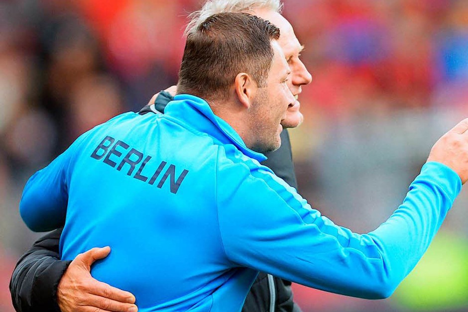 Zwei, die sich verstehen: Pal Dardai und Christian Streich. (Foto: dpa) Zwei, die sich verstehen: Pal Dardai und Christian Streich. (Foto: dpa)
