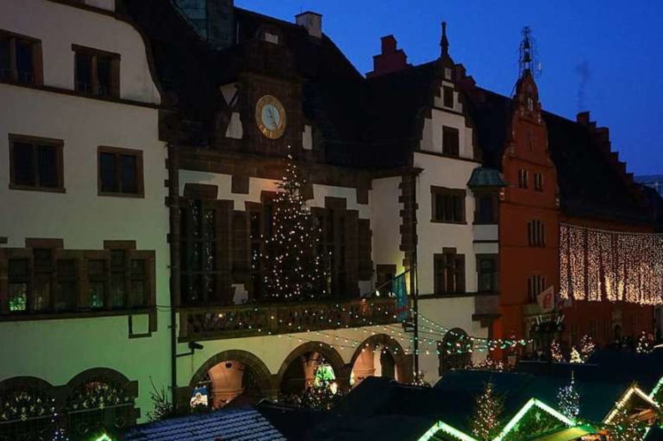 Stefan Voigt, einer der Gewinner vom BZ-Wettbewerb "Badens schönstes Foto", hat die weihnachtliche Stimmung in Freiburg eingefangen. (Foto: Stefan Voigt) Stefan Voigt, einer der Gewinner vom BZ-Wettbewerb "Badens schönstes Foto", hat die weihnachtliche Stimmung in Freiburg eingefangen. (Foto: Stefan Voigt)