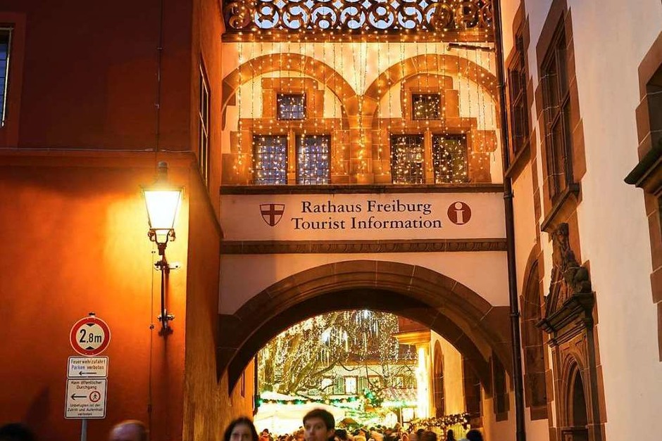 Stefan Voigt, einer der Gewinner vom BZ-Wettbewerb "Badens schönstes Foto", hat die weihnachtliche Stimmung in Freiburg eingefangen. (Foto: Stefan Voigt) Stefan Voigt, einer der Gewinner vom BZ-Wettbewerb "Badens schönstes Foto", hat die weihnachtliche Stimmung in Freiburg eingefangen. (Foto: Stefan Voigt)