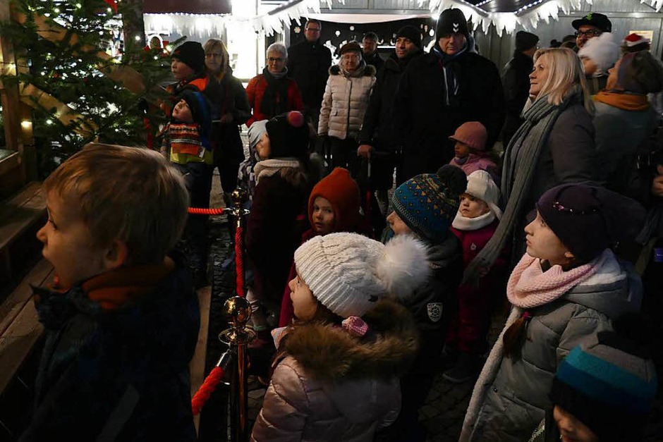 Impressionen vom Weihnachtsmarkt in Bad Krozingen auf dem Lammplatz (Foto: Hans-Peter Müller) Impressionen vom Weihnachtsmarkt in Bad Krozingen auf dem Lammplatz (Foto: Hans-Peter Müller)
