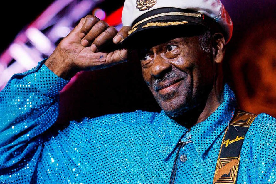 Chuck Berry war einer der größten Songschreiber und besten Gitarristen seiner Zeit. Hits wie „Sweet Little Sixteen“ oder „Johnny B. Goode“ wurden weltweite Klassiker. Die Rock’n’Roll-Legende beeinflusste Musiker wie die Beatles, die Rolling Stones oder Bob Dylan. Berry wurde 90 Jahre alt. (Foto: dpa) Chuck Berry war einer der größten Songschreiber und besten Gitarristen seiner Zeit. Hits wie „Sweet Little Sixteen“ oder „Johnny B. Goode“ wurden weltweite Klassiker. Die Rock’n’Roll-Legende beeinflusste Musiker wie die Beatles, die Rolling Stones oder Bob Dylan. Berry wurde 90 Jahre alt. (Foto: dpa)
