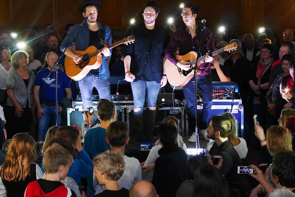 Die Band Sameday Records begeisterte am Mittwochabend im ausverkauften Bad Säckinger Kursaal die Besucher. Die Band Sameday Records begeisterte am Mittwochabend im ausverkauften Bad Säckinger Kursaal die Besucher.