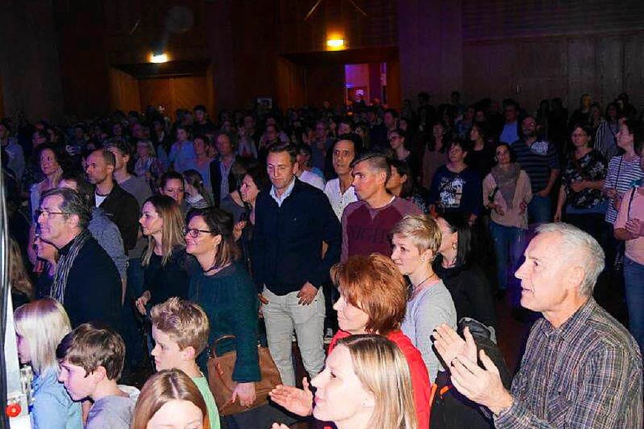 Die Band Sameday Records begeisterte am Mittwochabend im ausverkauften Bad Säckinger Kursaal die Besucher. Die Band Sameday Records begeisterte am Mittwochabend im ausverkauften Bad Säckinger Kursaal die Besucher.