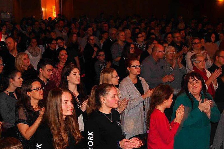 Die Band Sameday Records begeisterte am Mittwochabend im ausverkauften Bad Säckinger Kursaal die Besucher. Die Band Sameday Records begeisterte am Mittwochabend im ausverkauften Bad Säckinger Kursaal die Besucher.