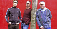 Mit Charles Davis (Querflöten), Sven Götz (Gitarren) und Steffen Hollenweger (Kontrabass) in St. Märgen Mit Charles Davis (Querflöten), Sven Götz (Gitarren) und Steffen Hollenweger (Kontrabass) in St. Märgen