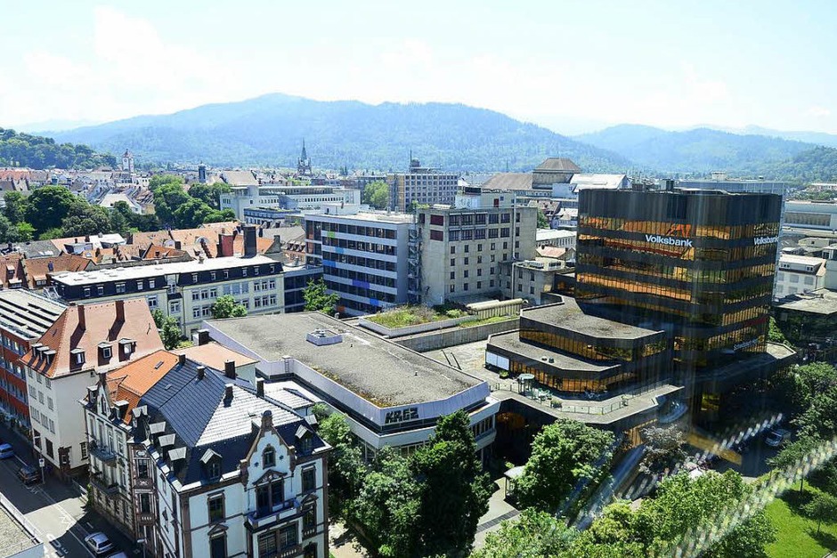 Abrissarbeiten an der Bismarckallee in Freiburg sind im vollen Gange. (Foto: Ingo Schneider) Abrissarbeiten an der Bismarckallee in Freiburg sind im vollen Gange. (Foto: Ingo Schneider)