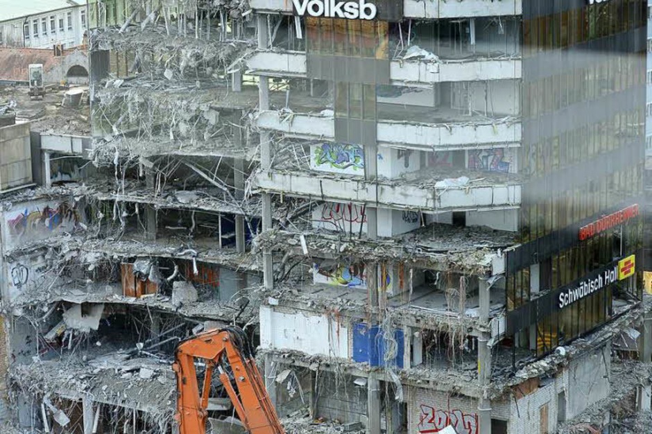 Abrissarbeiten an der Bismarckallee in Freiburg sind im vollen Gange. (Foto: Ingo Schneider) Abrissarbeiten an der Bismarckallee in Freiburg sind im vollen Gange. (Foto: Ingo Schneider)
