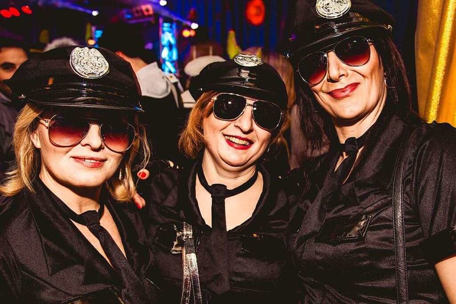 Phantasievoll kostümierte Gäste und viele Bands – davon lebt der Kripoball in der Mensa Rempartstraße. (Foto: Julia Klauss) Phantasievoll kostümierte Gäste und viele Bands – davon lebt der Kripoball in der Mensa Rempartstraße. (Foto: Julia Klauss)