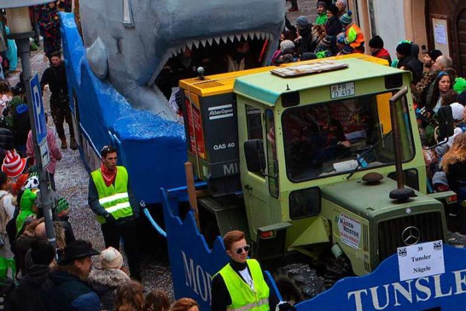 Moby Dick lautete das Motto des Wagens der Tunseler Nägele (Foto: Gerhard Walser) Moby Dick lautete das Motto des Wagens der Tunseler Nägele (Foto: Gerhard Walser)