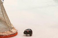 Massenschlägerei im US-Hockey – Goalies prügeln aufeinander ein Massenschlägerei im US-Hockey – Goalies prügeln aufeinander ein