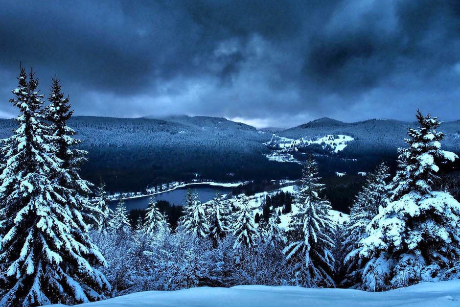 Klirrende Kälte, blauer Himmel und Sonnenschein: So zeigt sich der Hochschwarzwald zum Ende der närrischen Tage. (Foto: Susanne Gilg) Klirrende Kälte, blauer Himmel und Sonnenschein: So zeigt sich der Hochschwarzwald zum Ende der närrischen Tage. (Foto: Susanne Gilg)