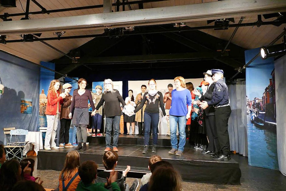 Schlussbild mit Regisseurinnen und Helferinnen. (Foto: Sylvia Sredniawa) Schlussbild mit Regisseurinnen und Helferinnen. (Foto: Sylvia Sredniawa)
