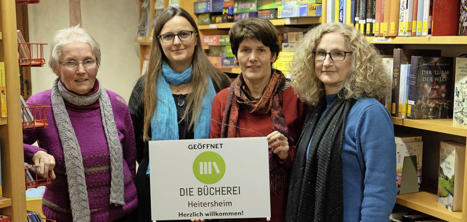 Monika Allkemper, Diana Kanstinger, Ma... Bücherei präsentieren das neue Logo. | Foto: Martin Pfefferle