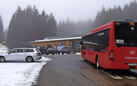 Falschparker blockieren den Belchenbus Falschparker blockieren den Belchenbus