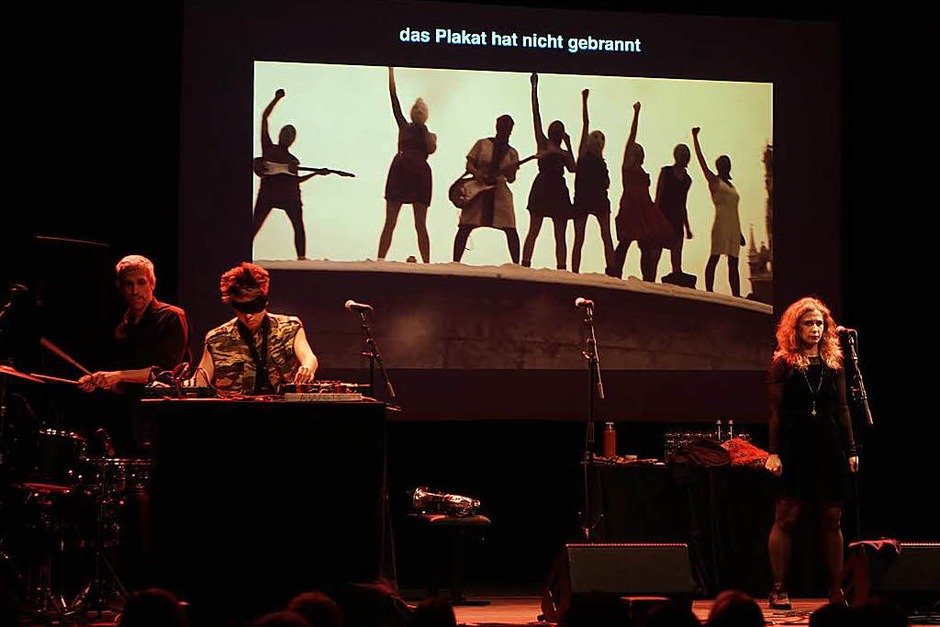 Polit-Punk von Pussy Riot gab es am Samstagabend im E-Werk. (Foto: Simon Langemann) Polit-Punk von Pussy Riot gab es am Samstagabend im E-Werk. (Foto: Simon Langemann)