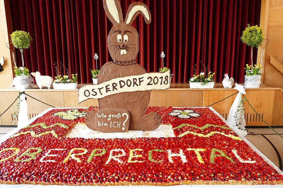 Noch unberührte Riesentorte. (Foto: Roland Gutjahr) Noch unberührte Riesentorte. (Foto: Roland Gutjahr)