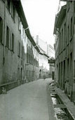 Einst eine stille und schmale Straße Einst eine stille und schmale Straße