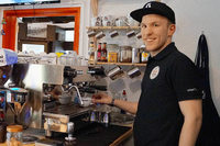 Raketenantrieb für die Radler: Ein Fahrradgeschäft mit Espresso-Maschine Raketenantrieb für die Radler: Ein Fahrradgeschäft mit Espresso-Maschine