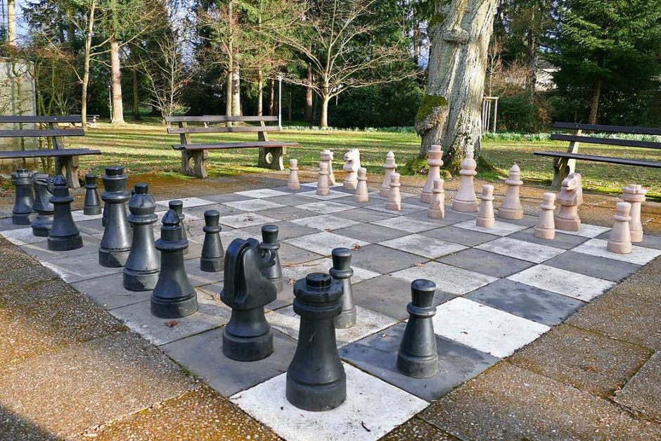 Der Frühling hält endlich Einzug und allerorten sprießt und gedeiht es. Bad Krozingen und sein Kurpark stehen da nicht nach und laden mit blühender Pracht an vielen Stellen der Kurstadt ein. (Foto: Hans-Peter Müller) Der Frühling hält endlich Einzug und allerorten sprießt und gedeiht es. Bad Krozingen und sein Kurpark stehen da nicht nach und laden mit blühender Pracht an vielen Stellen der Kurstadt ein. (Foto: Hans-Peter Müller)