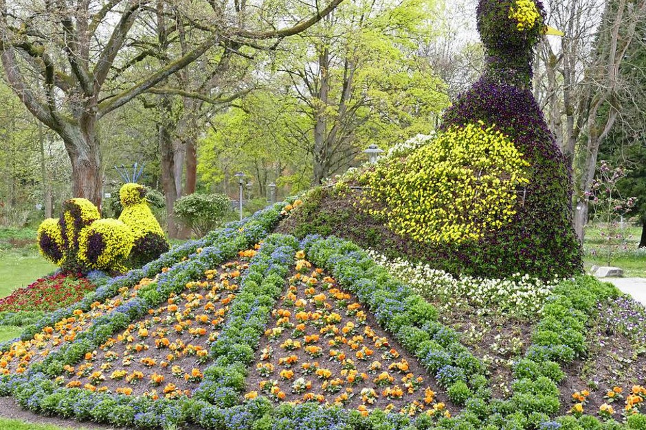 Der Frühling hält endlich Einzug und allerorten sprießt und gedeiht es. Bad Krozingen und sein Kurpark stehen da nicht nach und laden mit blühender Pracht an vielen Stellen der Kurstadt ein. (Foto: Hans-Peter Müller) Der Frühling hält endlich Einzug und allerorten sprießt und gedeiht es. Bad Krozingen und sein Kurpark stehen da nicht nach und laden mit blühender Pracht an vielen Stellen der Kurstadt ein. (Foto: Hans-Peter Müller)