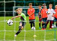 BZ-Card verlost drei Plätze für "FC Bayern KidsClub Fußballcamp" im Europa-Park in Rust BZ-Card verlost drei Plätze für "FC Bayern KidsClub Fußballcamp" im Europa-Park in Rust