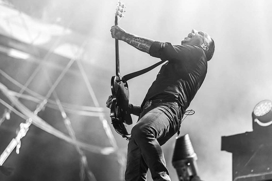 Spielt Gibson: Michael Schøn Poulsen, Sänger und Gitarrist bei der Band Volbeat. (Foto: Carlotta Huber) Spielt Gibson: Michael Schøn Poulsen, Sänger und Gitarrist bei der Band Volbeat. (Foto: Carlotta Huber)