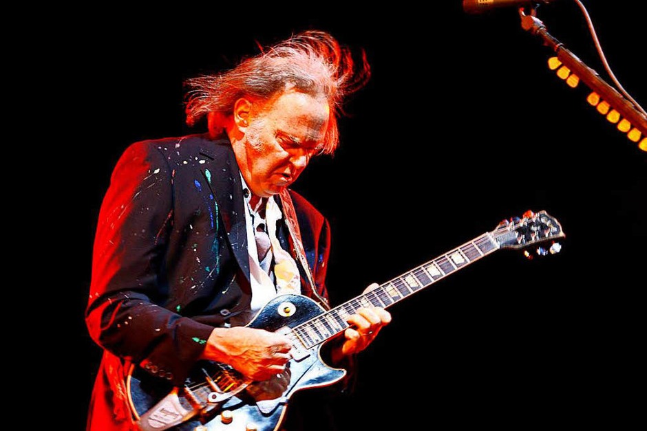 Neil Young’s Gitarre „Old Black“ ist eine Spezialanfertigung einer Gibson Les Paul Goldtop mit schwarzen Anstrich. Mit ihr nimmt er die meisten seiner Songs auf. (Foto: dpa) Neil Young’s Gitarre „Old Black“ ist eine Spezialanfertigung einer Gibson Les Paul Goldtop mit schwarzen Anstrich. Mit ihr nimmt er die meisten seiner Songs auf. (Foto: dpa)
