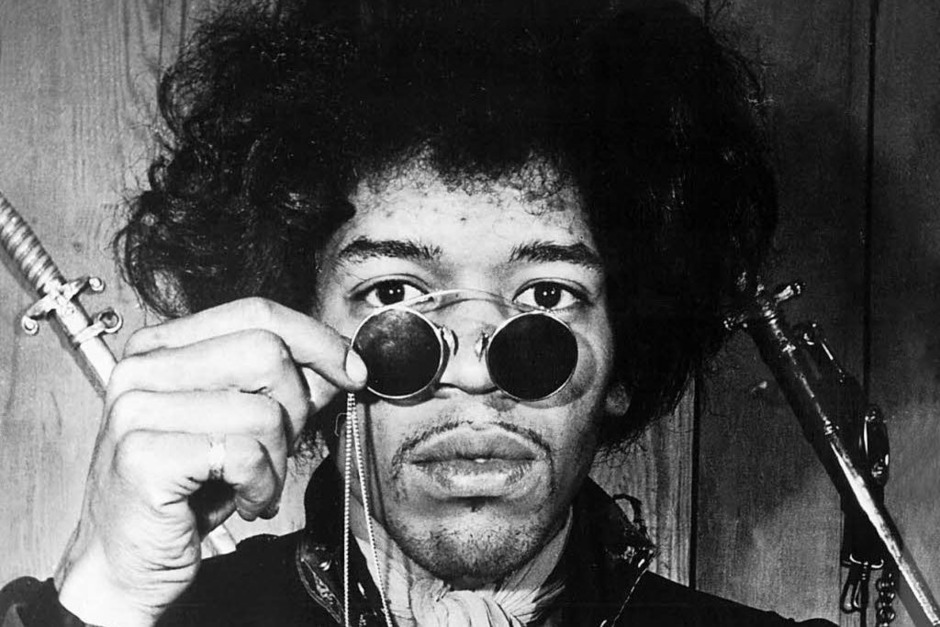 Jimi Hendrix war eigentlich als Fender-Gitarrist bekannt (die er auf der Bühne auch gerne mal zu Kleinholz verarbeitete). Aber auch er soll gerne auf Gibson-Gitarren gespielt haben. (Foto: dpa) Jimi Hendrix war eigentlich als Fender-Gitarrist bekannt (die er auf der Bühne auch gerne mal zu Kleinholz verarbeitete). Aber auch er soll gerne auf Gibson-Gitarren gespielt haben. (Foto: dpa)