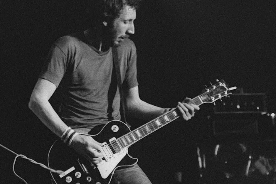 Pete Townshend, The-Who-Gitarrist, spielt beim einem Konzert 1979 in Frejus eine Gibson. (Foto: ERIC GAILLARD) Pete Townshend, The-Who-Gitarrist, spielt beim einem Konzert 1979 in Frejus eine Gibson. (Foto: ERIC GAILLARD)