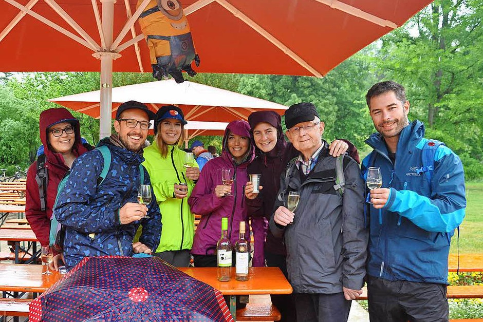 Eine traumhafte Landschaft, feine Weine und viele fröhliche Gesichter – die Markenzeichen des Gutedelwandertages. (Foto: Jutta Schütz) Eine traumhafte Landschaft, feine Weine und viele fröhliche Gesichter – die Markenzeichen des Gutedelwandertages. (Foto: Jutta Schütz)