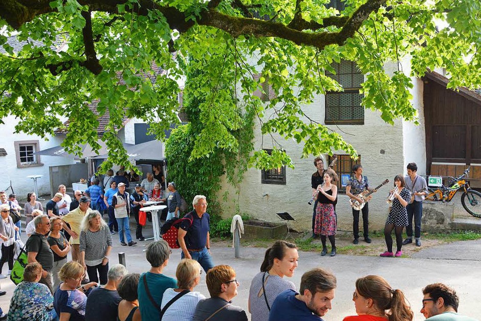 Tolle Stimmen und Musiker vor einer einmaligen Kulisse: Jazz auf der Burg 2018 (Foto: Barbara Ruda) Tolle Stimmen und Musiker vor einer einmaligen Kulisse: Jazz auf der Burg 2018 (Foto: Barbara Ruda)